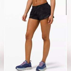 Lululemon Hotty Hot Low-Rise Black Camo Lined Short 2.5"